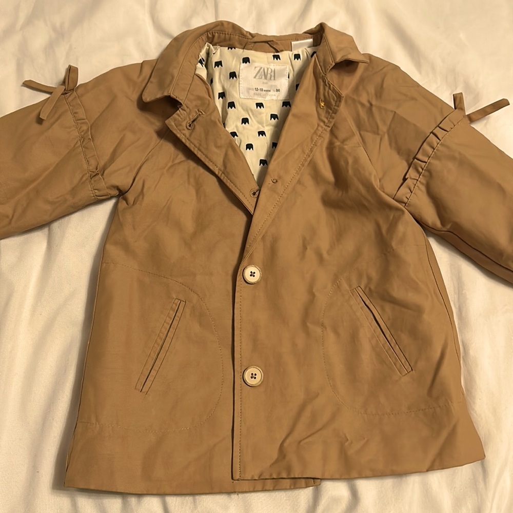 LIKE NEW!! Zara Baby Lightweight Trench Coat in TAN (12-18M) - Picture 3 of 5